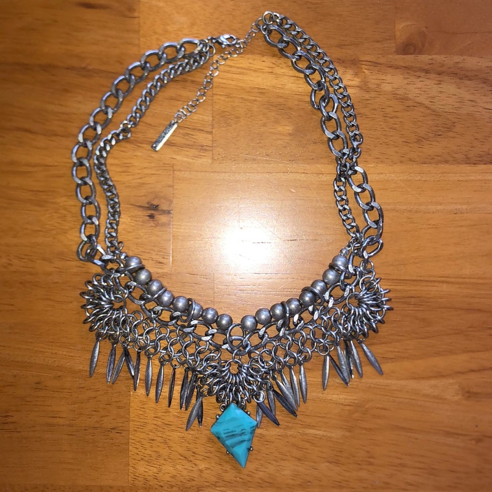 STATEMENT NECKLACE